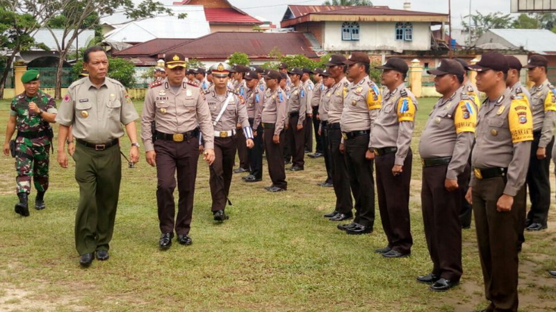 Bupati Kampar Pimpin Upacara Gelar Pasukan Ops Lilin Siak 2017